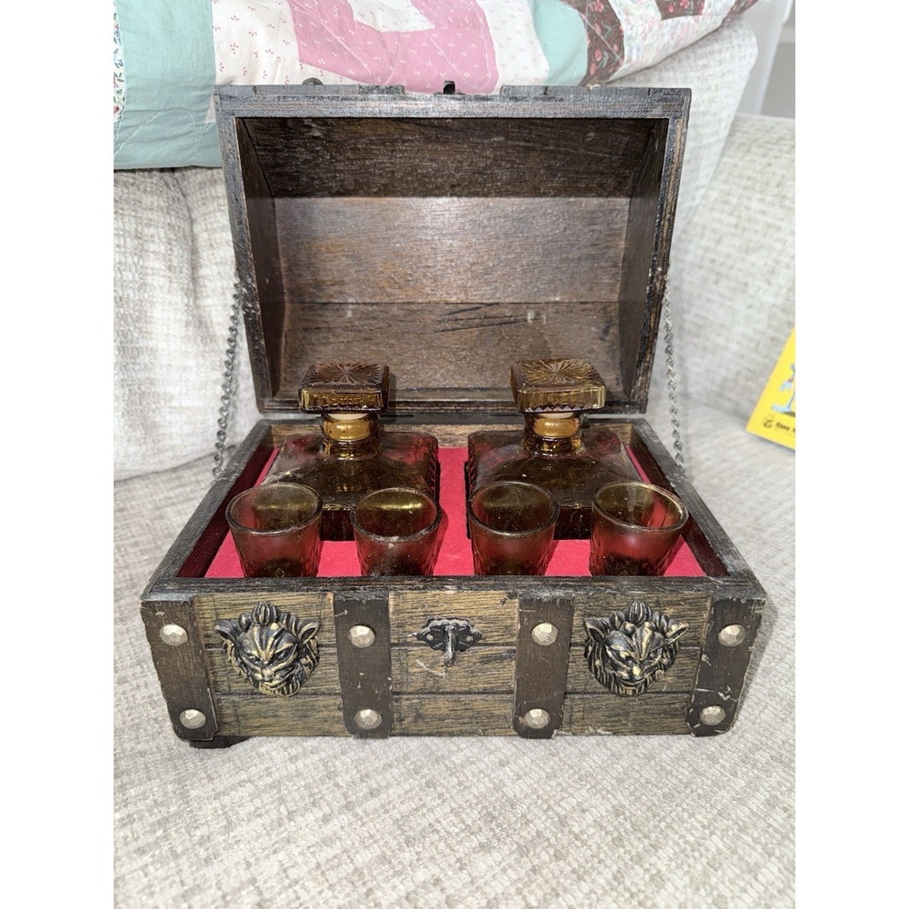 Vintage Medieval Revival Treasure‎ Chest Amber Decanters & Shot Glasses Taiwan